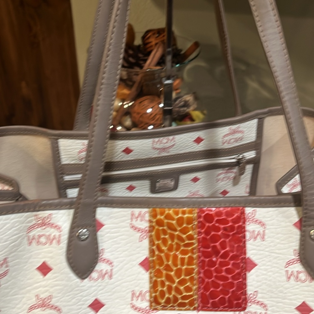 Host Appreciation First and Second prize on a random Wheel draw - Picture 3 of 11